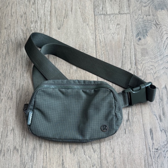 lululemon athletica Handbags - Lululemon Everywhere Belt Bag Carob Brown/Black Classic Nylon